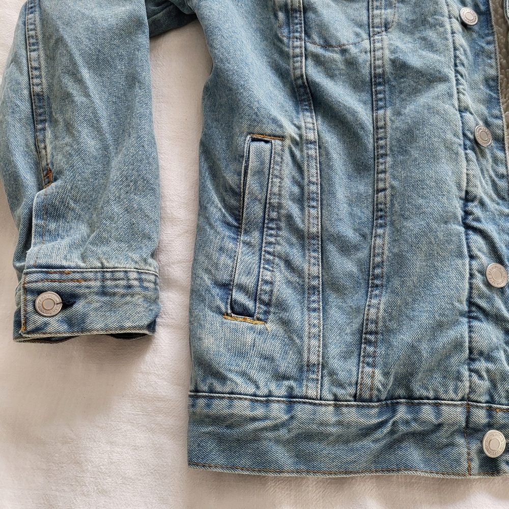 ZARA Light Denim Jacket with Cream Sherpa Lining - Picture 3 of 9